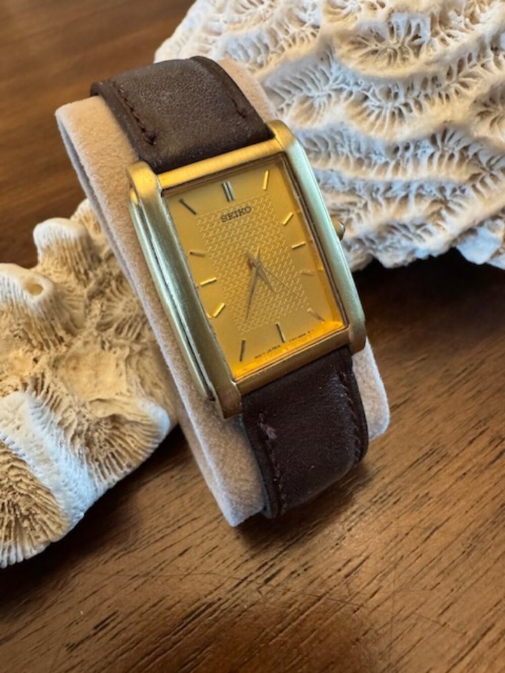 VINTAGE - Men's Seiko Quartz Tank Watch - 26mm - Model: V701 5E49 - Picture 3 of 10